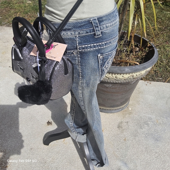 BETSEY JOHNSON BLACK n SILVER CAT BARREL CROSSBODY w/FLUFFY HEART TASSEL - Picture 5 of 6